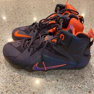 Nike LeBron 12 High Instinct Kids Sneakers Size 7Y (women's 8.5)